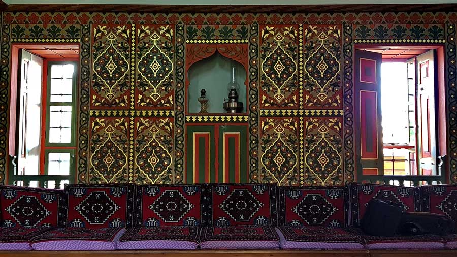Burdur gezilecek yerler Bakibey Konağı başoda iç mekan kalemişi süslemeler - Historical places in Burdur, Bakibey mansion main room hand-drawn wall decoration