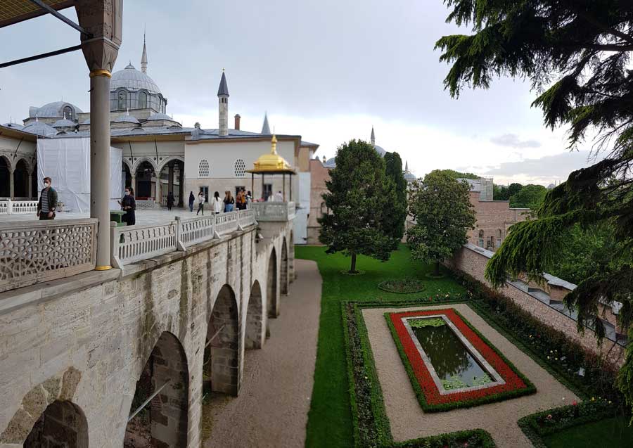 Topkapı Sarayı İftariye (Sultan İbrahim) Kameriyesi ve 4. avlu bahçesi - Topkapı Palace İftariye (Sultan İbrahim) Arbour and 4th courtyard garden