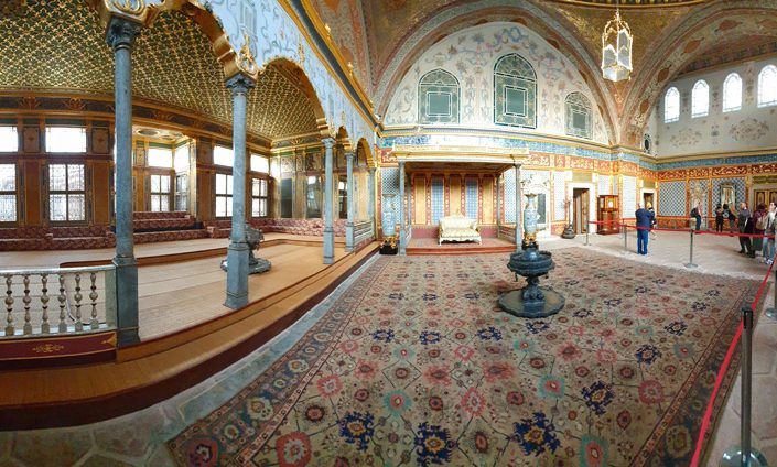 Harem Hünkar Sofası işlemeli iç mekanı - Harem Royal Saloon's decorated interior