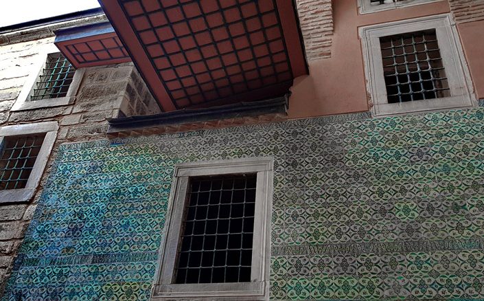 Harem Karaağalar taşlığı cephe ve çini panoları - Black Eunuchs' courtyard facade and decorated tiles
