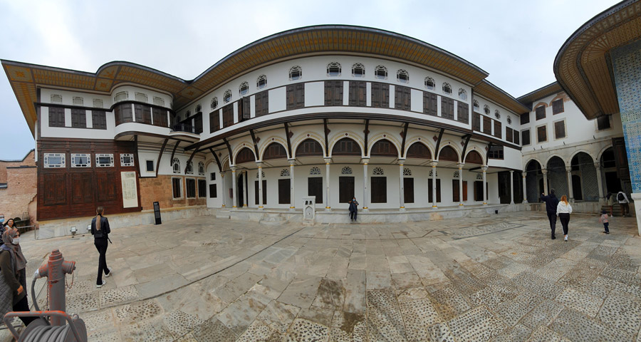 Harem Mabeyn Taşlığı ve Gözdeler Daireleri - Harem Courtyard of Mabeyn or Cage and the suites of Favourites