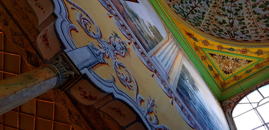 Harem Valide Sultan Dairesi iç mekan dekorasyonu - Harem interior wall decorations of Sultan's Mother suite