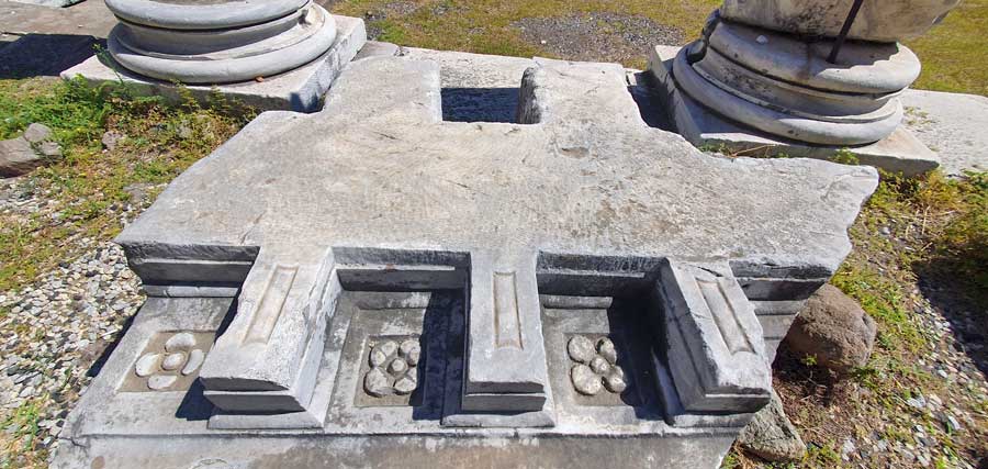 Asklepion Tıp Merkezi Zeus Asklepios Tapınağı taş işçilik detayı - Asclepieion Medical Center Zeus Asclepius Temple stone workmanship detail