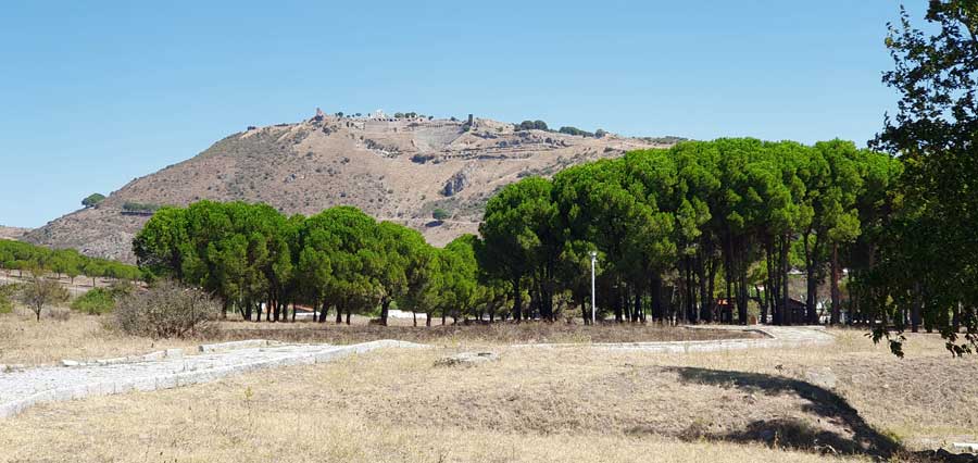 Asklepion Tıp Merkezi'nden Pergamon antik tiyatrosu - Pergamon ancient theater from Asclepieion Medical Center
