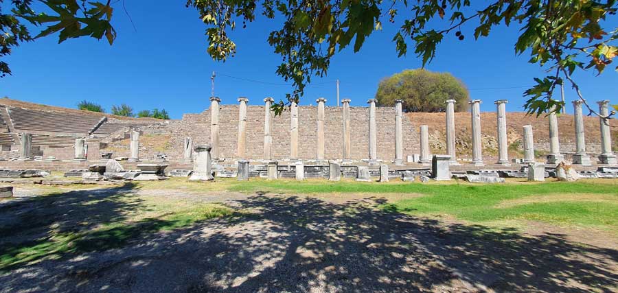 Asklepion antik tiyatro ve Kuzey Galerisi - Asclepieion ancient theater and north gallery