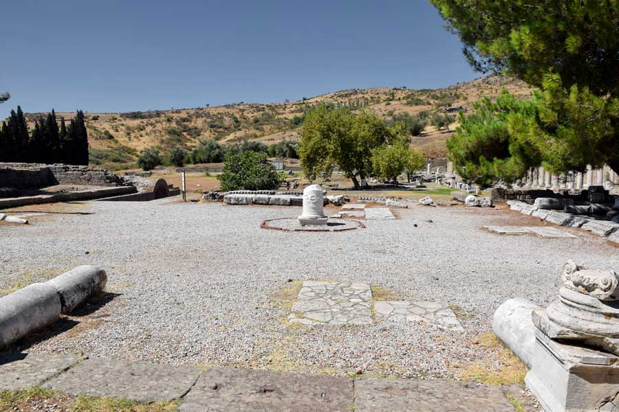 Asklepion tapınak girişi yılanlı sütun - Asclepieion temple entrance and snake inscribed column