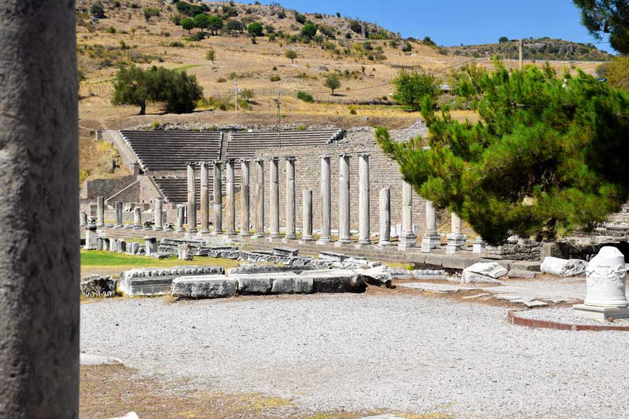 Ege bölgesi fotoğrafları Bergama Asklepion kuzey galeri ve antik tiyatro - Bergama Asclepieion north gallery and ancient theater
