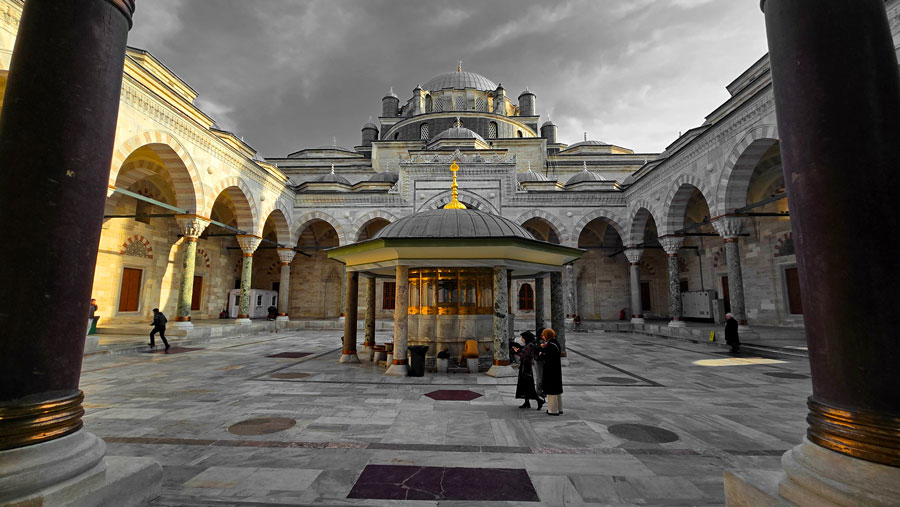 Beyazıt Camii avlusu - Beyazıt Mosque courtyard