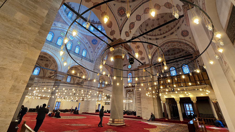 Beyazıt Camii içi ve hünkar mahfili - Beyazıt Mosque interior and Sultan's lodge