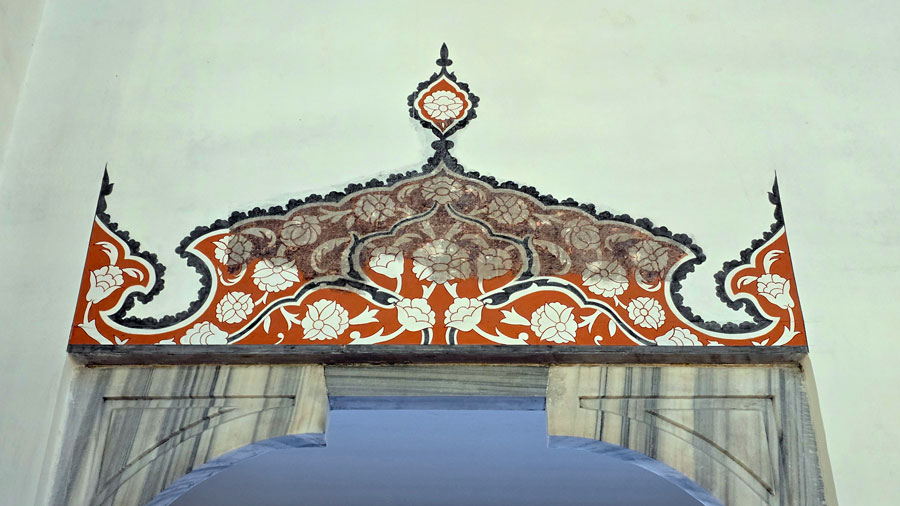Beyazıt Camii kalemişi süslemeleri - Beyazıt Mosque wall engravings