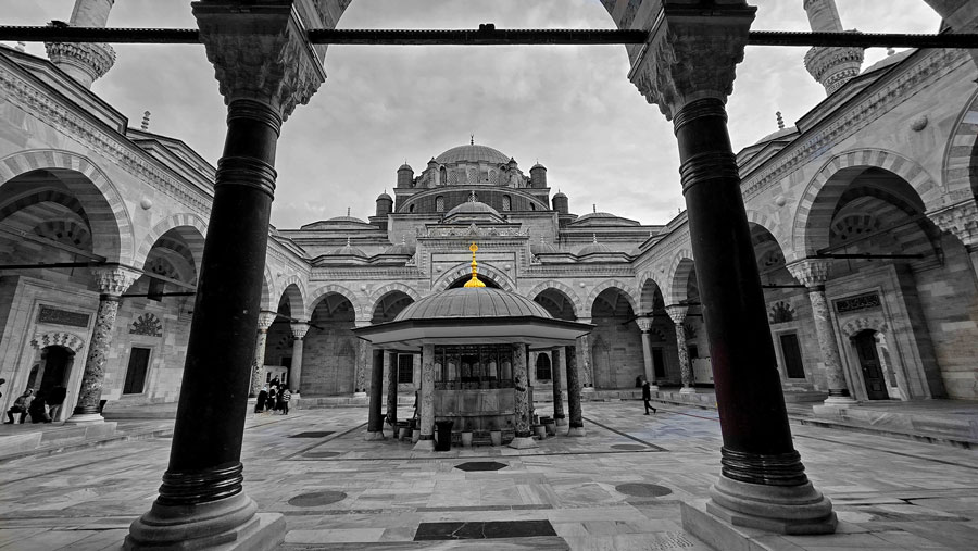 Beyazıt Camii şadırvanı ve avlusu - Beyazıt Mosque courtyard and fountain