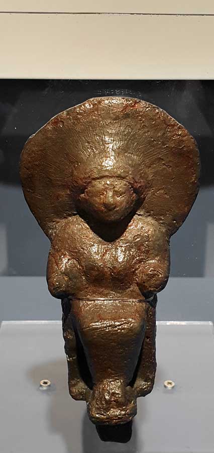 Alacahöyük'te bulunan Arinna kentinin güneş tanrıçası heykelciği (Anadolu Medeniyetleri Müzesi) Hitit İmparatorluk dönemi - Statuette of the sun-goddess of Arinna City found in Alacahöyük, Hittite Empire Period, Museum of Anatolian Civilizations