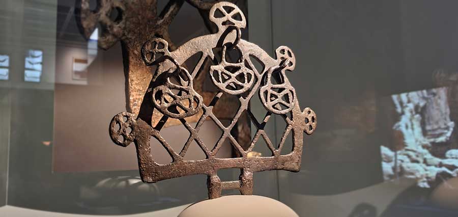 Alacahöyük'te bulunan bronz Kurs (Anadolu Medeniyetleri Müzesi) Erken Tunç Çağı - Bronze Standard found in Alacahöyük, Early Bronze Period, Museum of Anatolian Civilizations