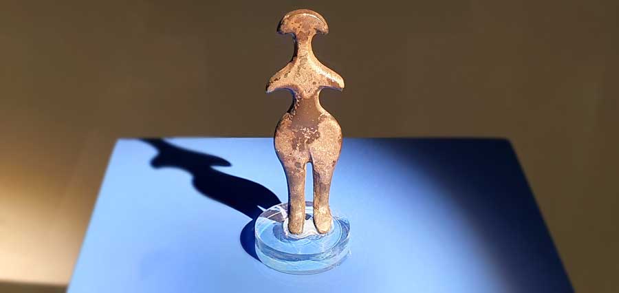 Alacahöyük'te bulunan gümüş İdol (Anadolu Medeniyetleri Müzesi) Erken Tunç Çağı - Silver Idol found in Alacahöyük, Early Bronze Period, Museum of Anatolian Civilizations