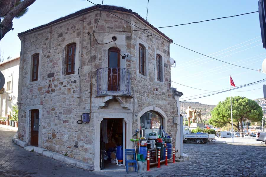 Foça tarihi yapıları - Foça historical buildings