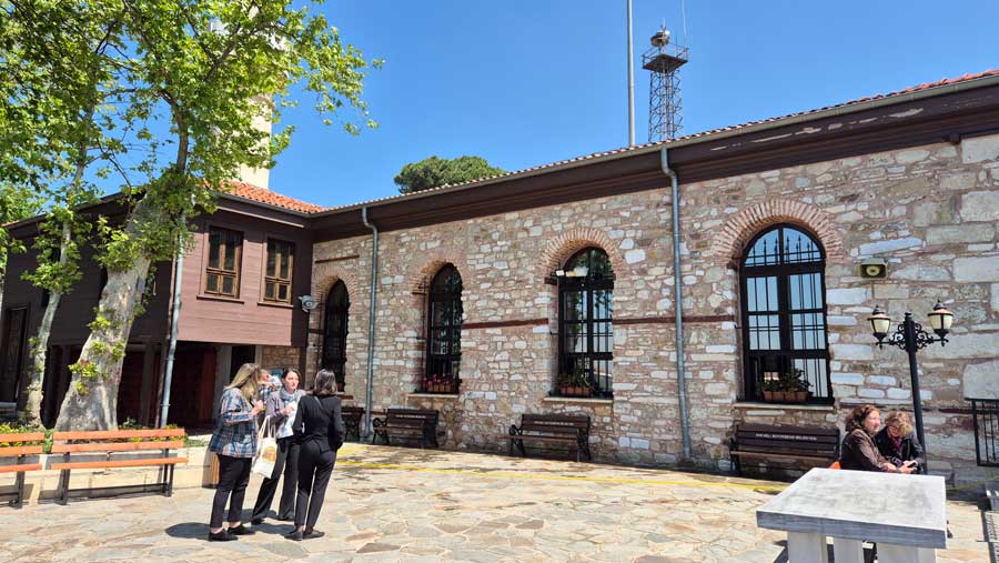 Orhan Camii fotoğrafları giriş cephesi, taş duvarları - Orhan Mosque's stone walls of the entrance facade