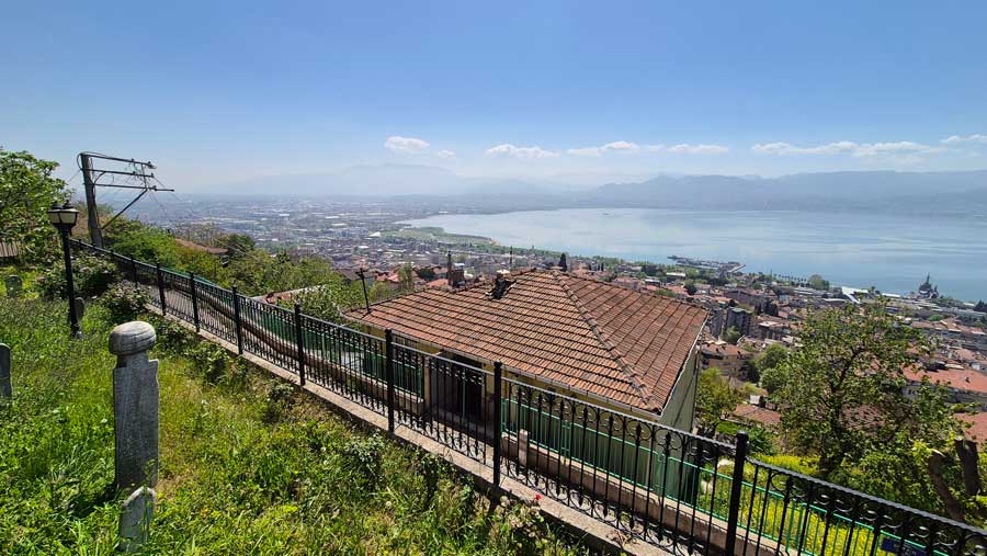 Orhan Camii haziresi ve İzmit Körfez manzarası - Orhan Mosque graveyard and Gulf of İzmit landscape