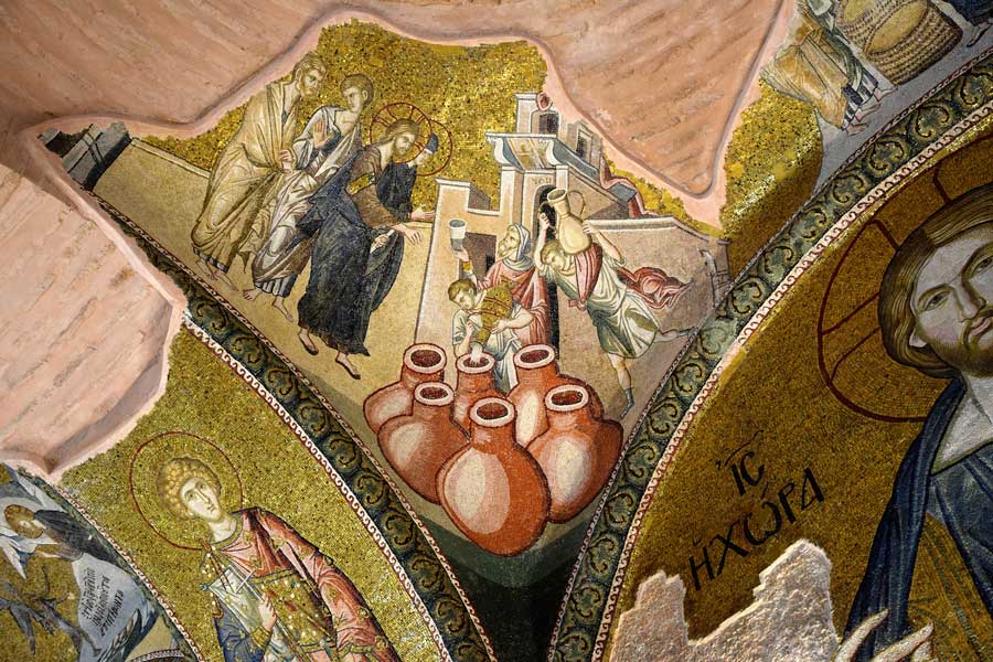 Kariye Camii mimarisi mozaikleri Kana Mucizesi Hz İsa'nın suyu şaraba çevirmesi mozaiği - The Chora mosaics, mosaic of turning water into wine