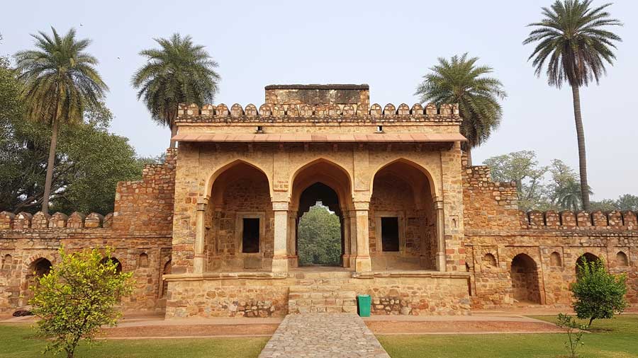 Hümayun Türbesi Kompleksi İsa Han Bahçesi giriş kapısı, Yeni Delhi, Hindistan - Entrance gate of Isa Khan garden in Humayun's Tomb Complex, New Delhi, India