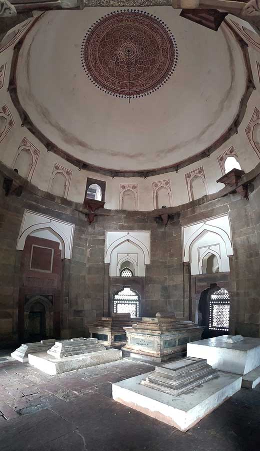 Hümayun Türbesi Kompleksi İsa Han Niyazi Türbesi kubbesi ve mezarları - Humayun's Tomb Complex Isa Khan's Tomb's dome and tombs