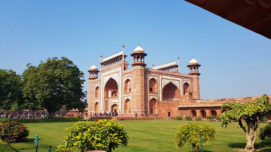 Tac Mahal Giriş Kapısı (Darwaza-i Rauza) - Taj Mahal entrance building and gardens