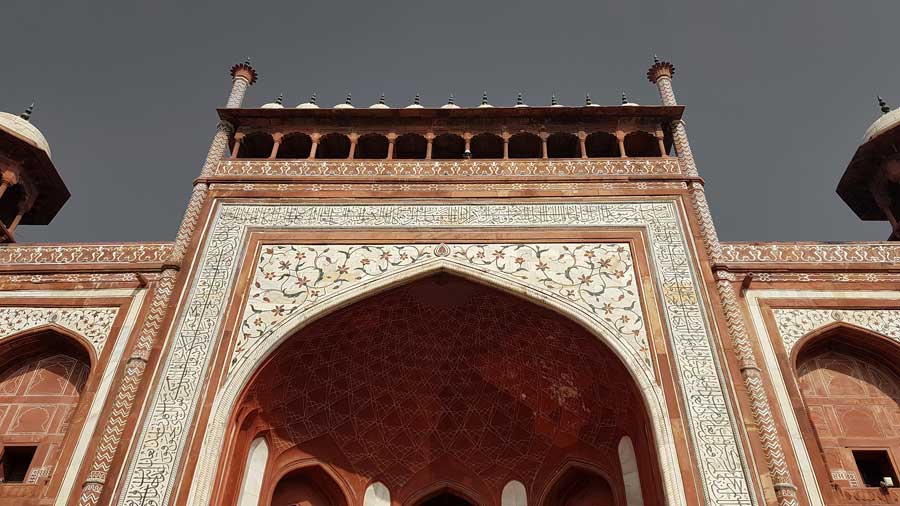Tac Mahal giriş kapısı Darwaza-i Rauza üzerindeki hat ve bezemeler - Decorations on the facade of Taj Mahal Entrance Building
