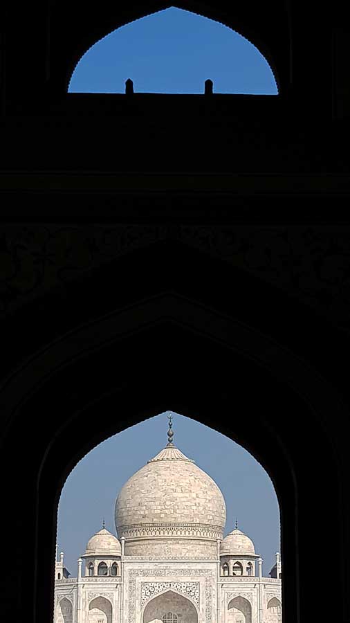Tac Mahal giriş kapısından Taj Mahal görüntüsü -Tac Mahal seen from the entrance door