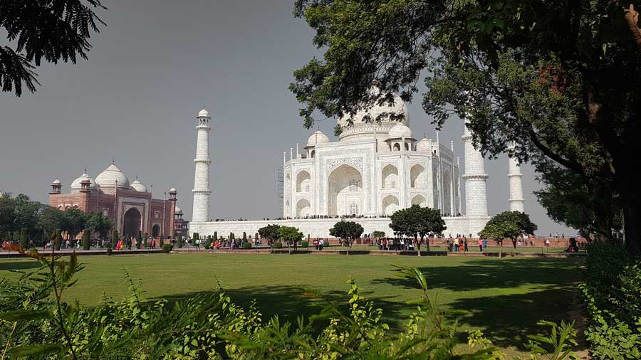 Tac Mahal ve Charbagh tarzında bahçesi - Taj Mahal and Charbagh formed garden