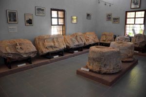 Apollon Smintheus Müzesi içindeki kabartmalar - Reliefs of the museum of the Apollo Smintheus Sanctuary