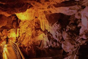 Ballıca mağarası veya Tokat İndere mağarası içi yürüme yolu - Walking path inside Ballıca cave or Tokat İndere cave