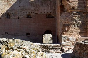 Kızıl Avlu Serapis Tapınağı içi - Interior of the Temple of Serapis in Bergama