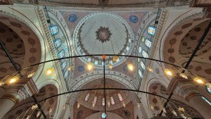 Beyazıt Camii içi, ana kubbe ve yarım kubbe - Beyazıt Mosque interior, main and half domes