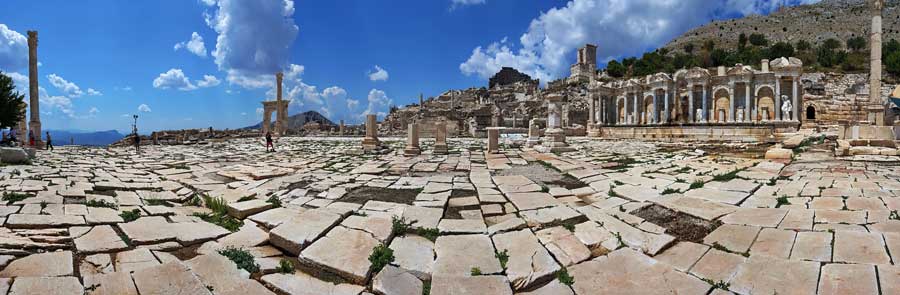 Sagalassos antik kenti Antoninler çeşmesi ve yukarı agora - Sagalassos ancient city Turkey the Mediterranean region Antonine nymphaeum and upper agora