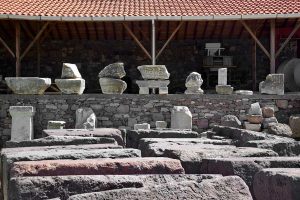Apollon Smintheus kutsal alanı ve tapınak buluntuları - Findings of Apollo Smintheus Sanctury and Apollo Smintheus temple