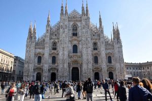 Duomo katedrali ve meydanı - Milan Duomo Cathedral square