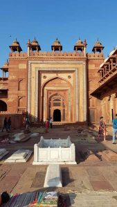 Fetihpur Sikri Ulu Cami avlusundaki Babür dönemi mezarları - Mughal tombs in Jama Mosque courtyard, Fatehpur Sikri