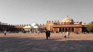 Fetihpur Sikri Ulucami avlusu ve Selim Çeşti Türbesi Hindistan - Tomb of Salim Chishti at Fatehpur Sikri Jama Mosque courtyard