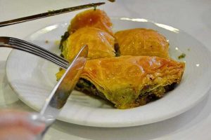 Güneydoğu Anadolu turu Güzergahı fotoğrafları fıstıklı baklava - Southeastern Anatolia route baklava with pistachio