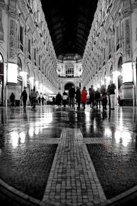 İtalya Milano Vittorio Emanuele II Çarşısı içi
