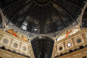 İtalya Milano Vittorio Emanuele II Çarşısı kubbesi