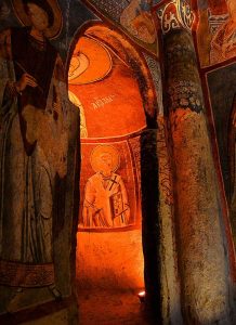 Kapadokya Göreme açık hava müzesi Karanlık Kilise M.S. 11. yüzyıl Ürgüp Kapadokya fotoğrafları - Göreme Openair museum Dark Church, A.C 11th cent., Cappadocia photos