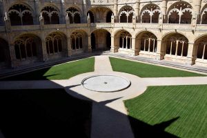 Lizbon Belem gezilecek yerler Jeronimos Manastırı iç avlusu - Lisbon Jeronimos Monastery courtyard (Mosteiro dos Jerónimos)
