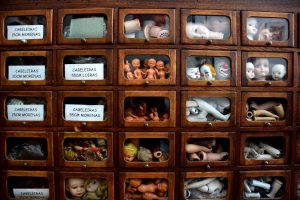 Lizbon Oyuncak Bebek Hastanesi ve müzesi - Portugal Lisbon The Doll Hospital and museum (Lisboa Hospital de Bonecas)