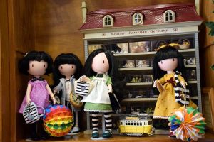 Oyuncak Bebek Hastanesi - Lisbon The Doll Hospital and museum (Hospital de Bonecas)