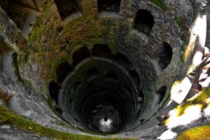 Lizbon gezilecek yerler Ters Kule fotoğrafları - Sintra photos Inverted well Reverse Tower (Quinta da Regaleira)