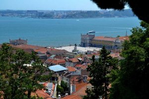 Lizbon gezilecek yerler Ticaret Meydanı ve Tejo nehri - Lisbon photos Praça do Comercio and Tejo river