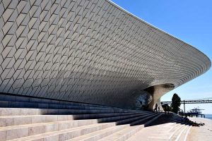 Lizbon görülmesi gerekli yerler MAAT binası Sanat, Mimarlık ve Teknoloji müzesi fotoğrafları - Lisbon Belem MAAT Museum of Art, Architecture and Technology