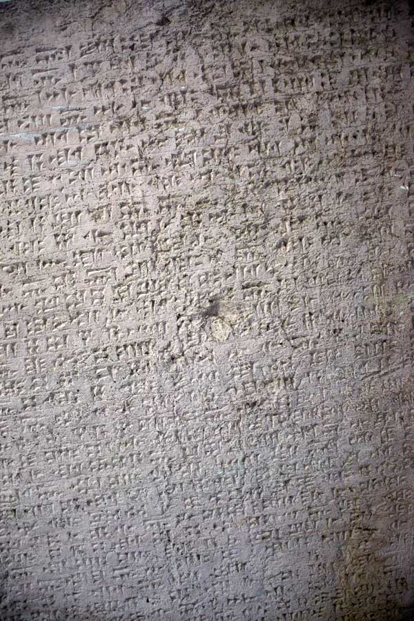 Urartu İzoli yazıtı Malatya müzesi fotoğrafları Karakaya Baraj Gölü Urartu İzoli yazıtı - Malatya museum Karakaya dam Urartu Izoli inscription