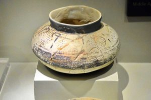 Mardin Müzesi Geç Neolitik ve Erken Kalkolitik Çağ pişmiş toprak çömlek - Late Neolithic and Early Calcholitic Age baked clay pot