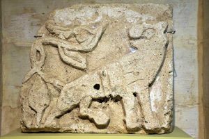 Mardin Müzesi Nusaybin Mor Yakup Kilisesi Aslan kabartması 12-14. yy - Mardin Museum Nusaybin Saint Jacob Church Lion relief 12-14th Century